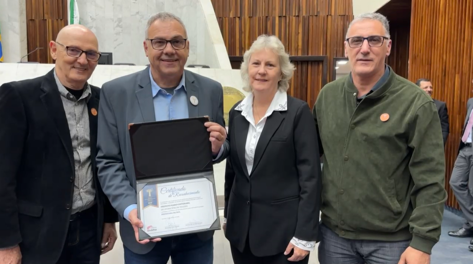 Prefeito Mario Costenaro participou na noite desta terça-feira (21), na Assembleia Legislativa do Paraná, da entrega dos prêmios