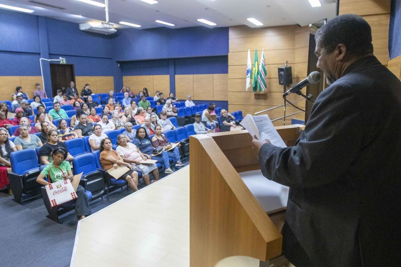 Elas foram orientadas sobre as características das novas moradias e as etapas do processo de aquisição