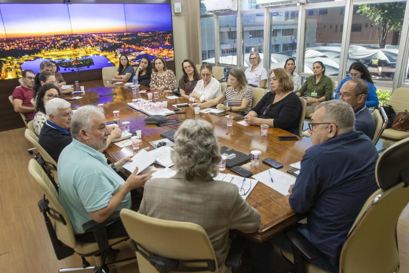 Detalhes de projeto de lei enviado à Câmara foram apresentados em encontro na Sala de Reuniões do Gabinete do Prefeito realizado na tarde desta segunda (13)