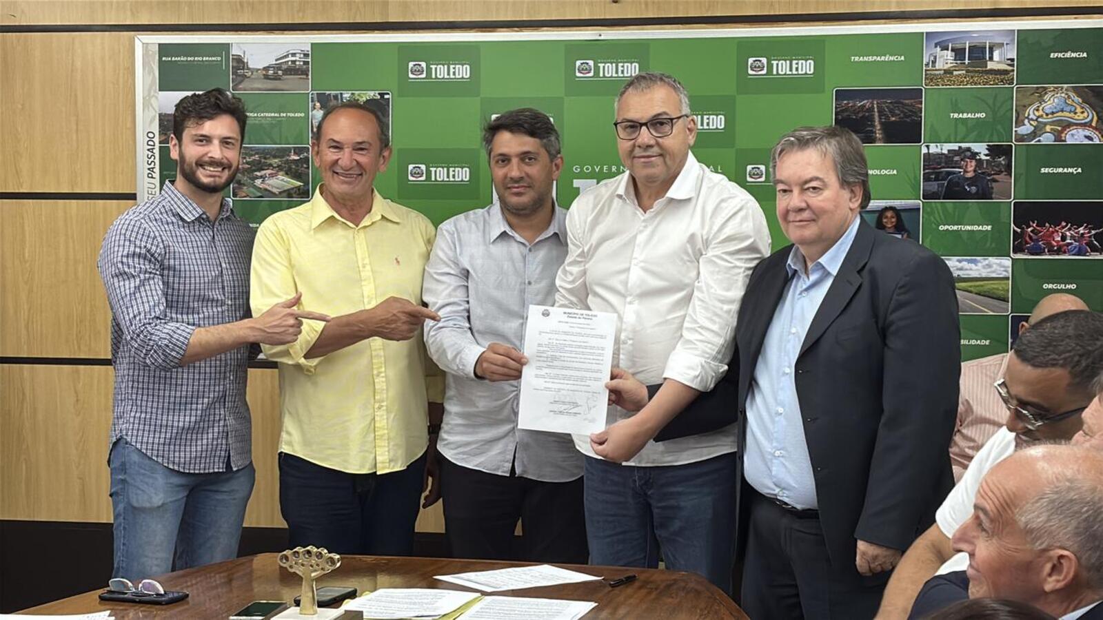 Ato na manhã da sexta (24) na Sala de Reuniões do Gabinete do Prefeito impactam diretamente em ações das secretarias de Esportes e Lazer e da Cultura