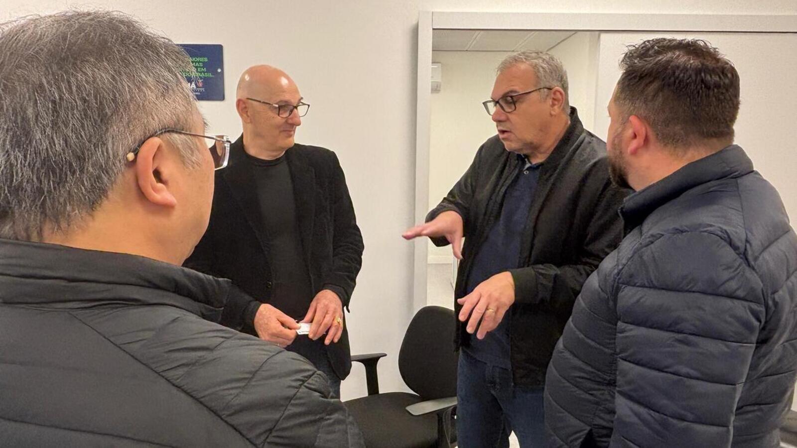 Prefeito Mario Costenaro fechou a agenda em Curitiba com uma reunião com os técnicos do Paraná Cidade, na Secretaria de Estado das Cidades (Crédito: Márcio Pimentel/Secom)