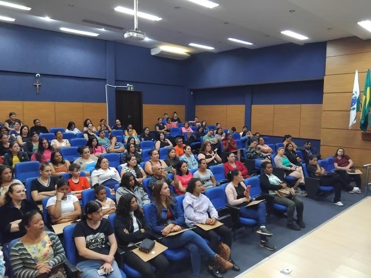 Elas foram orientadas sobre as características das novas moradias e as etapas do processo de aquisição