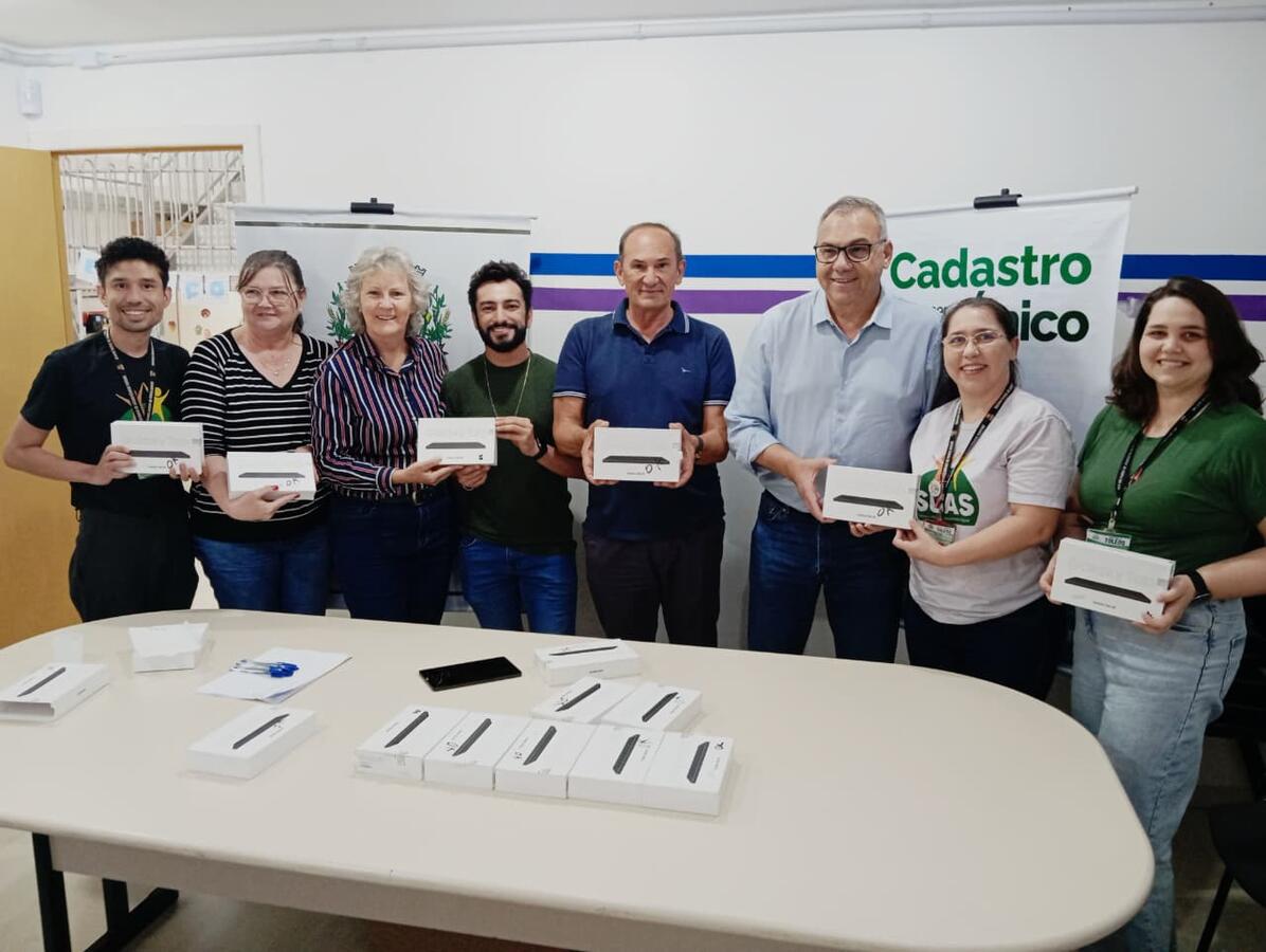 Ao todo, 16 tablets foram entregues; investimento de R$ 15.968,00 proveniente de recursos do Governo Federal através do Índice de Gestão Descentralizada