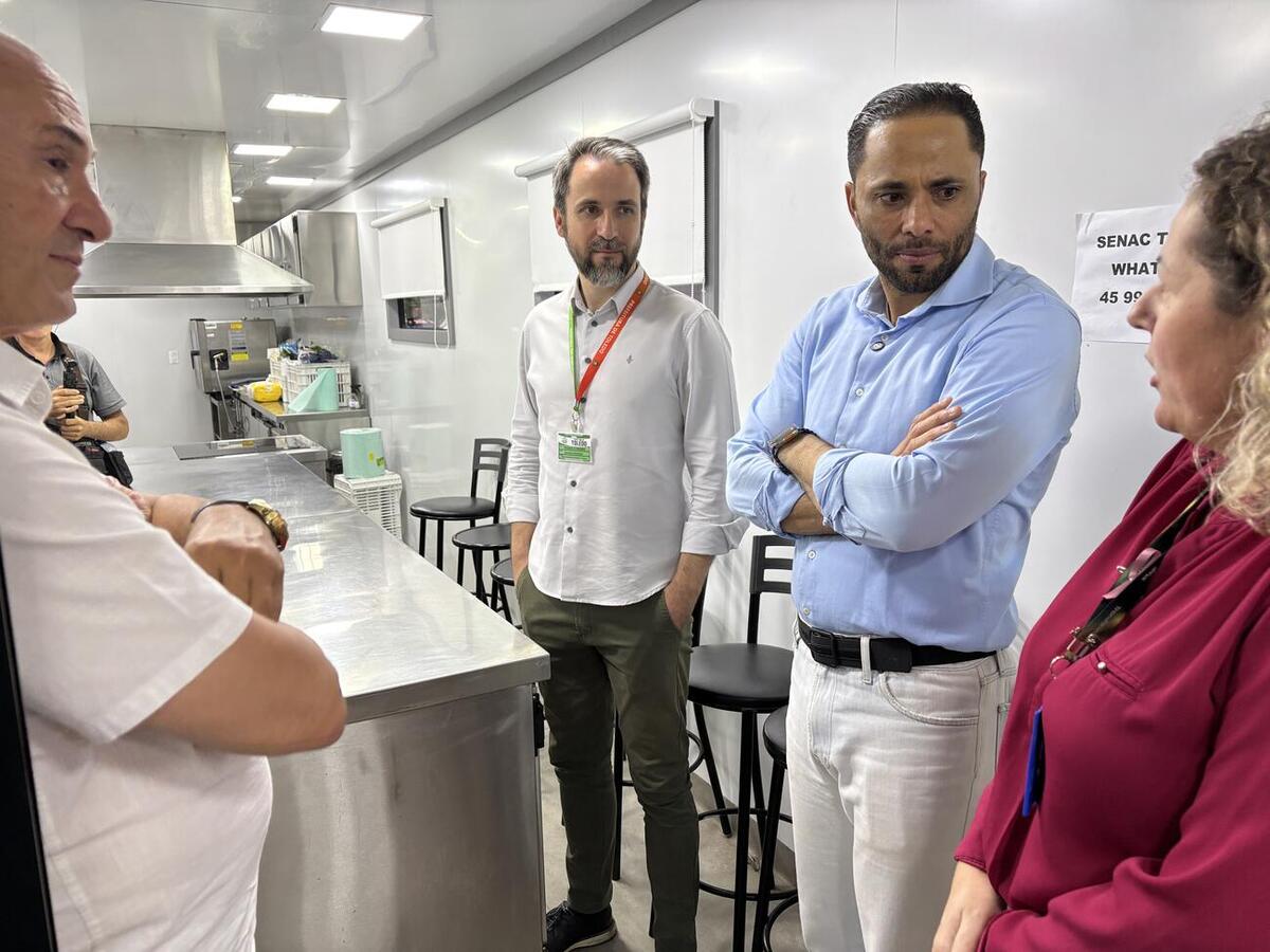 Secretário de Estado do Trabalho, Qualificação e Renda, Paulo Rogério do Carmo, visitou, nesta segunda-feira (6), as unidades móveis de cursos em Toledo