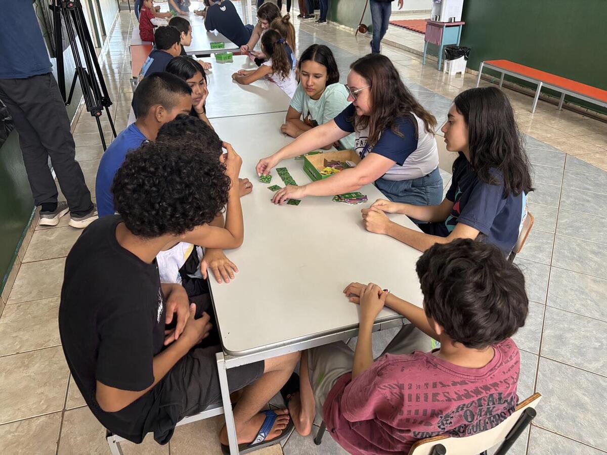 Ação utilizou jogos e brincadeiras para orientar crianças e adolescentes sobre prevenção de doenças