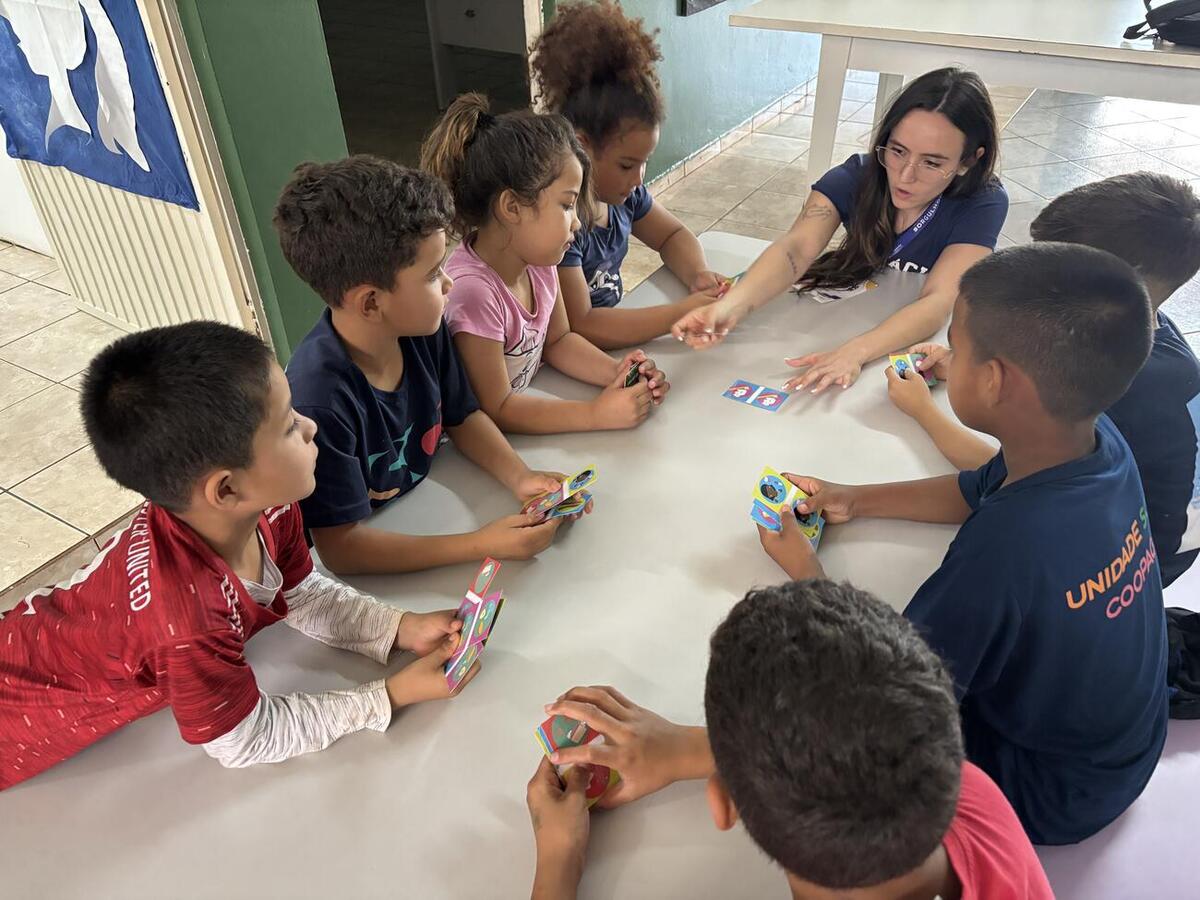 Ação utilizou jogos e brincadeiras para orientar crianças e adolescentes sobre prevenção de doenças