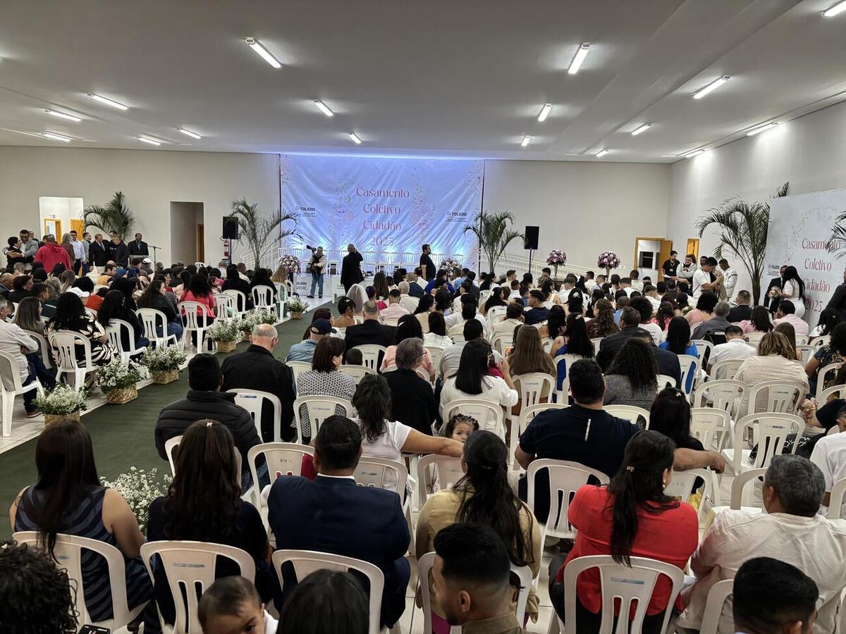 Evento oficializou a união dos casais diante do juiz de paz Juarez Polachini, do 3º Tabelionato de Notas e Registro Civil das Pessoas Naturais de Toledo