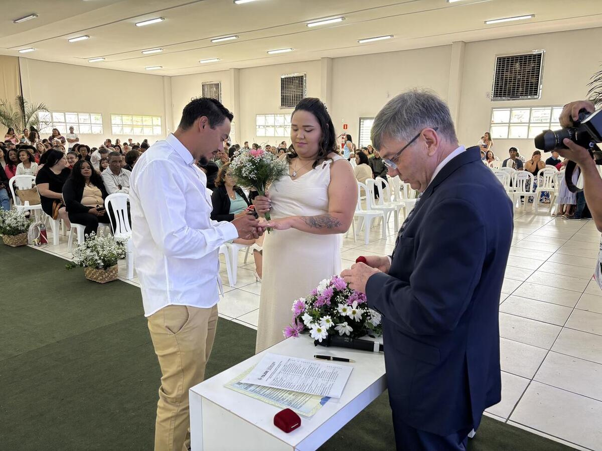 Evento oficializou a união dos casais diante do juiz de paz Juarez Polachini, do 3º Tabelionato de Notas e Registro Civil das Pessoas Naturais de Toledo