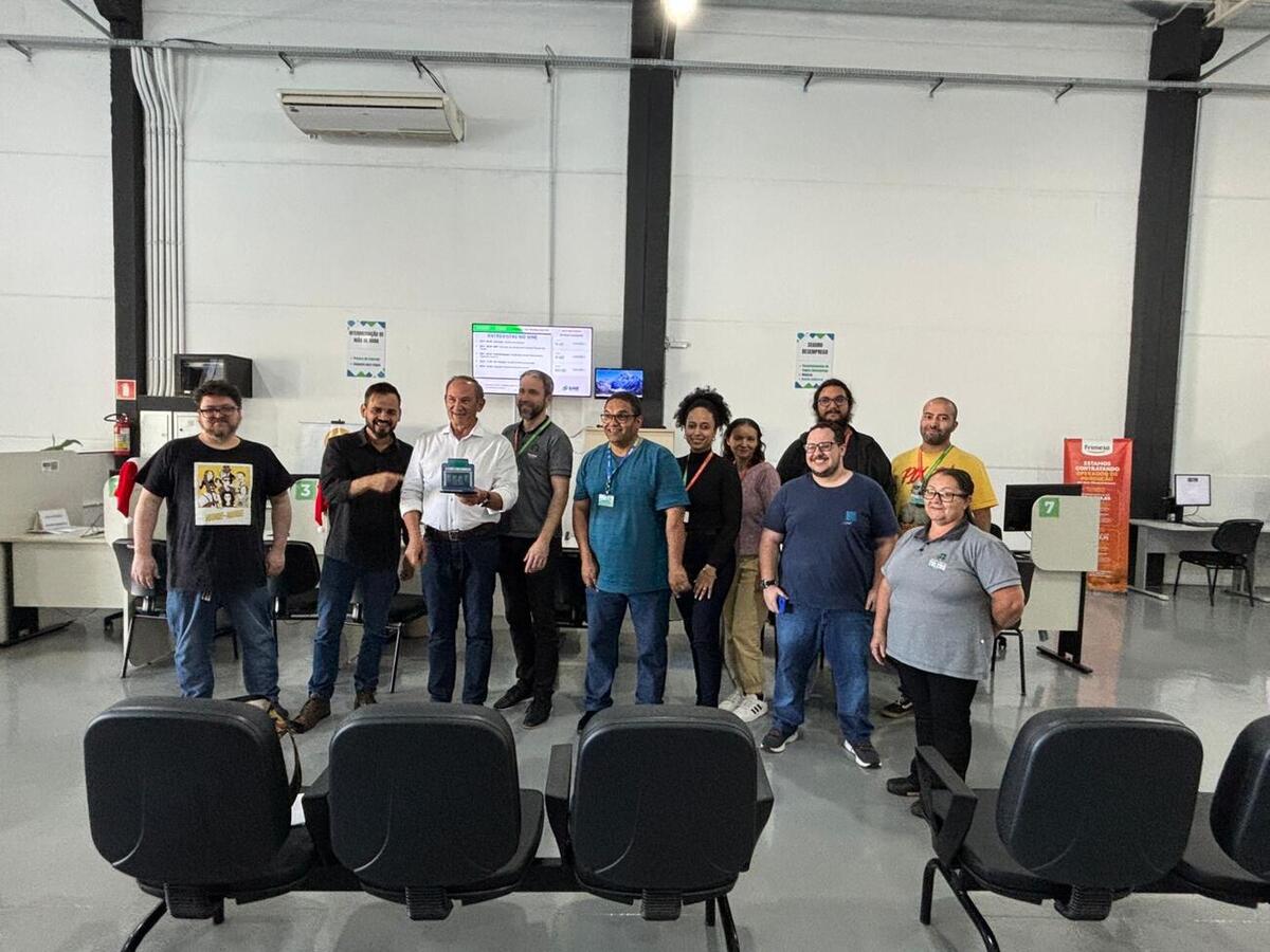 Nesta terça-feira (19) a Agência do Trabalhador, em meio ao mutirão de estágios, apresentou de forma oficial o troféu de 3° lugar, recebido em Foz do Iguaçu, no Encontro Estadual Protagonistas do Trabalho