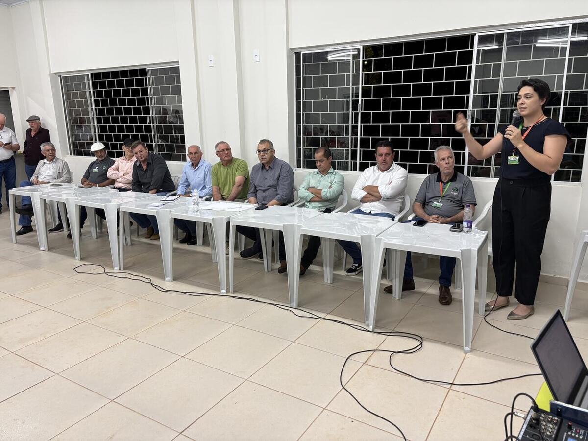 Foi realizada assinatura simbólica do decreto que cede terreno de 9 mil metros quadrados com campo de futebol e edificação na sexta-feira (31)