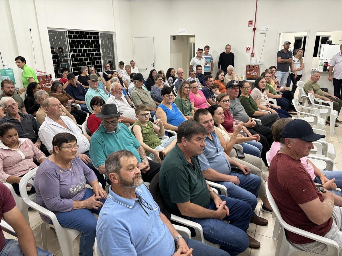 Foi realizada assinatura simbólica do decreto que cede terreno de 9 mil metros quadrados com campo de futebol e edificação na sexta-feira (31)