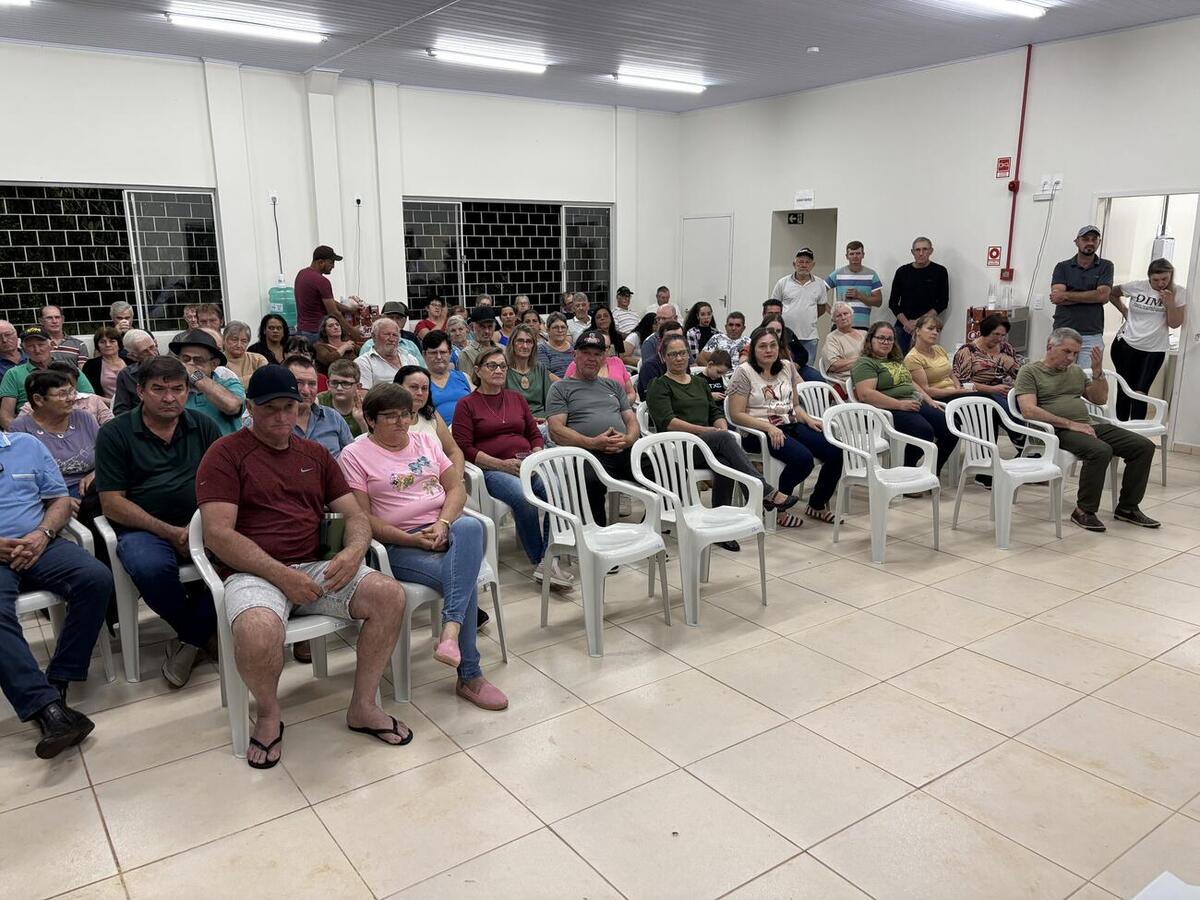 Foi realizada assinatura simbólica do decreto que cede terreno de 9 mil metros quadrados com campo de futebol e edificação na sexta-feira (31)