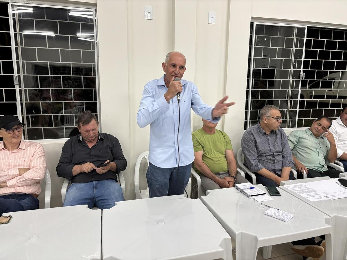 Foi realizada assinatura simbólica do decreto que cede terreno de 9 mil metros quadrados com campo de futebol e edificação na sexta-feira (31)