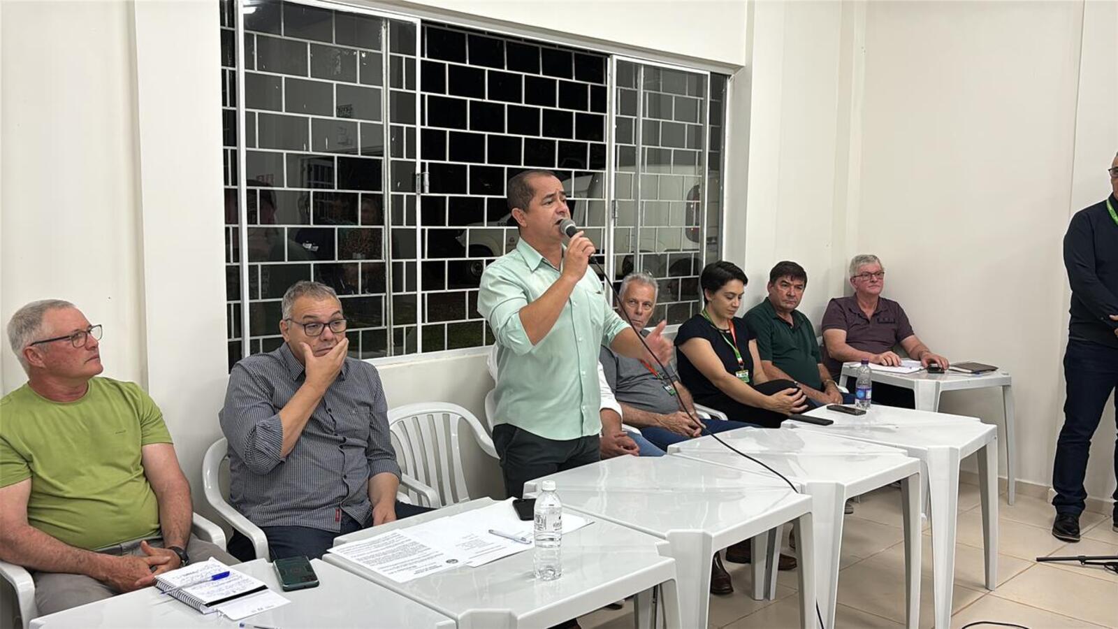 Foi realizada assinatura simbólica do decreto que cede terreno de 9 mil metros quadrados com campo de futebol e edificação na sexta-feira (31)