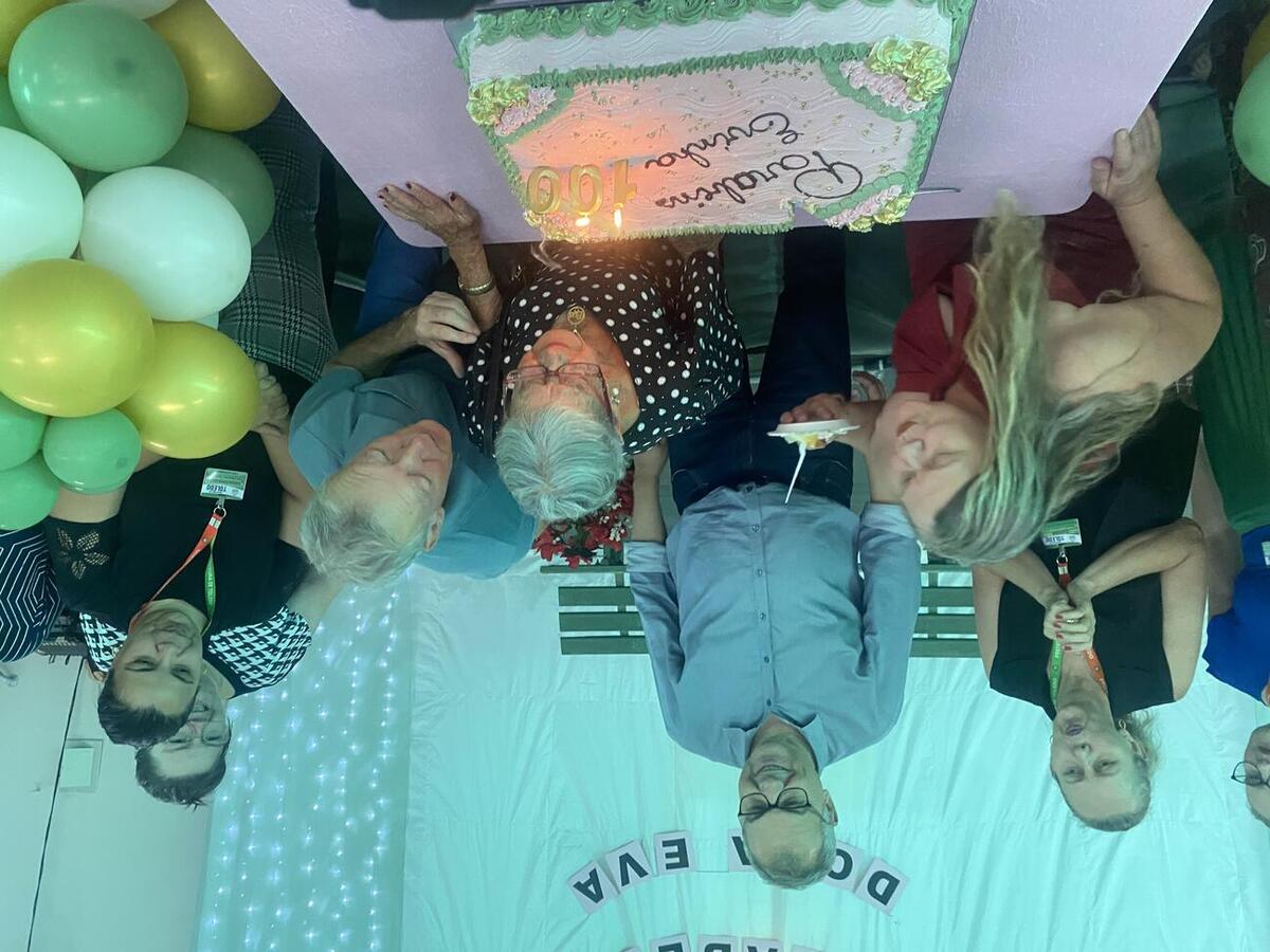 Além da presença das amigas e dos colaboradores do espaço, festa a tarde desta sexta (28) contou com as presenças do prefeito e da secretária da Assistência Social