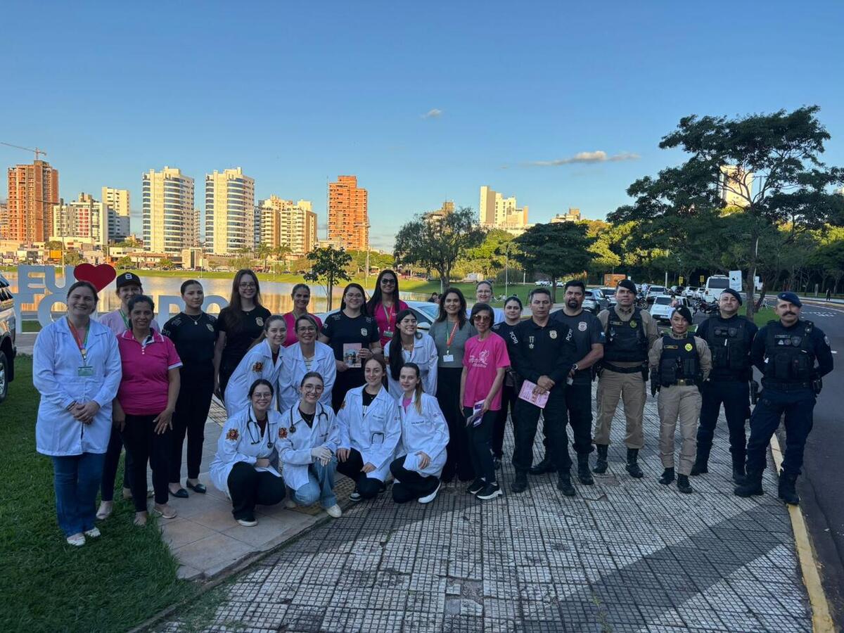 Ação reuniu secretarias municipais, forças de segurança e voluntários para orientar motoristas e pedestres sobre saúde, prevenção e combate à violência contra a mulher