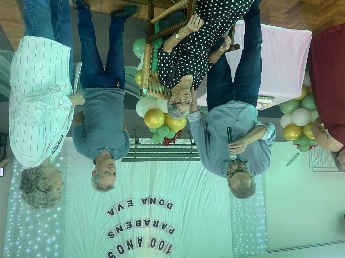 Além da presença das amigas e dos colaboradores do espaço, festa a tarde desta sexta (28) contou com as presenças do prefeito e da secretária da Assistência Social