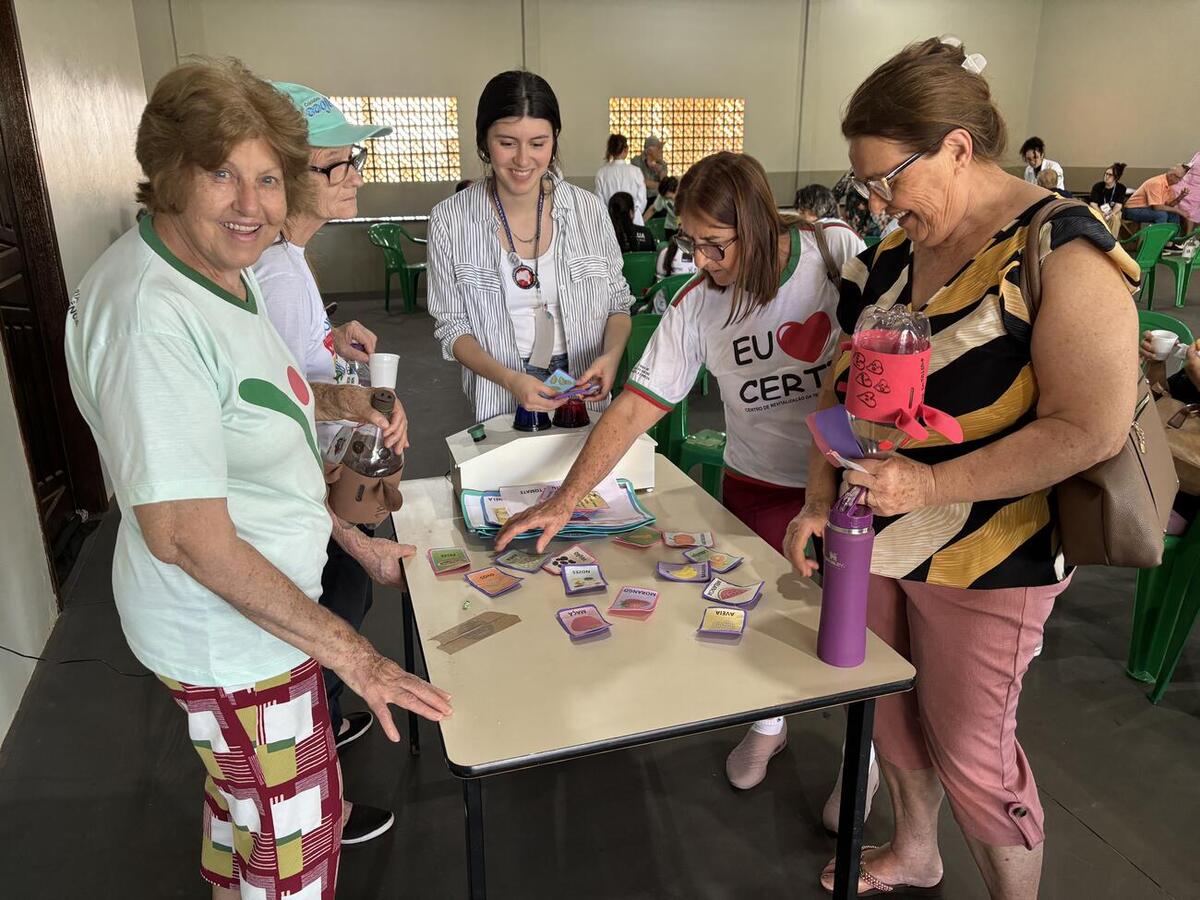 Atividade faz parte do evento Integra Unioeste e envolveu mais de 200 idosos em ações de ensino, pesquisa e extensão