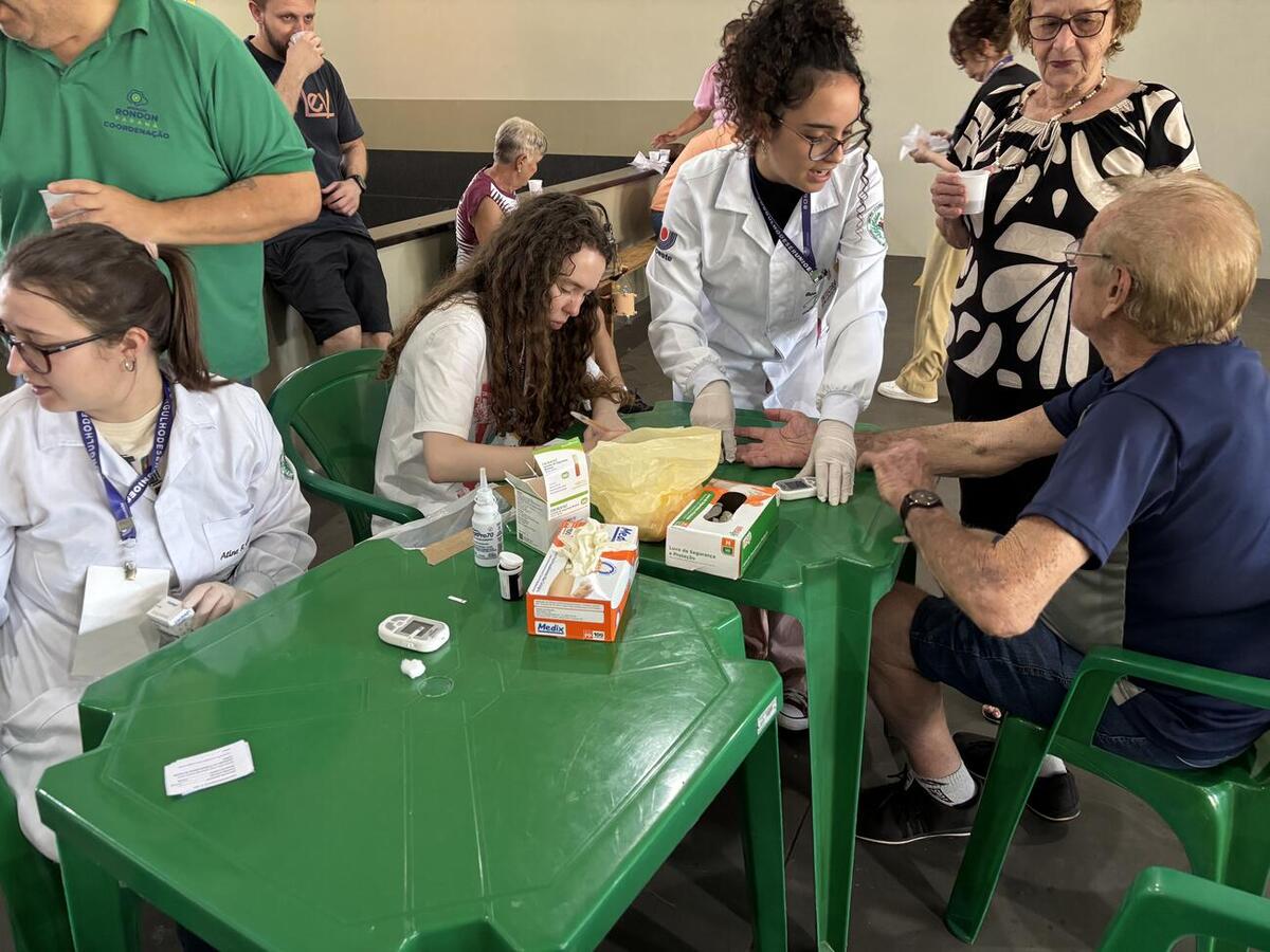 Atividade faz parte do evento Integra Unioeste e envolveu mais de 200 idosos em ações de ensino, pesquisa e extensão