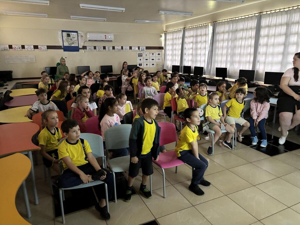 Evento envolveu todas as turmas da instituição em quatro estações de leitura e atividades lúdicas