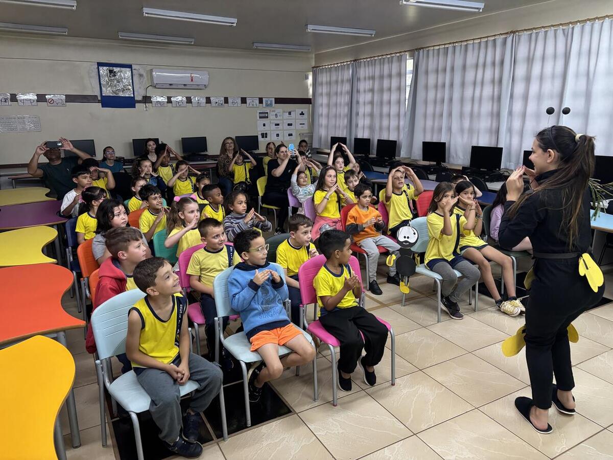 Evento envolveu todas as turmas da instituição em quatro estações de leitura e atividades lúdicas