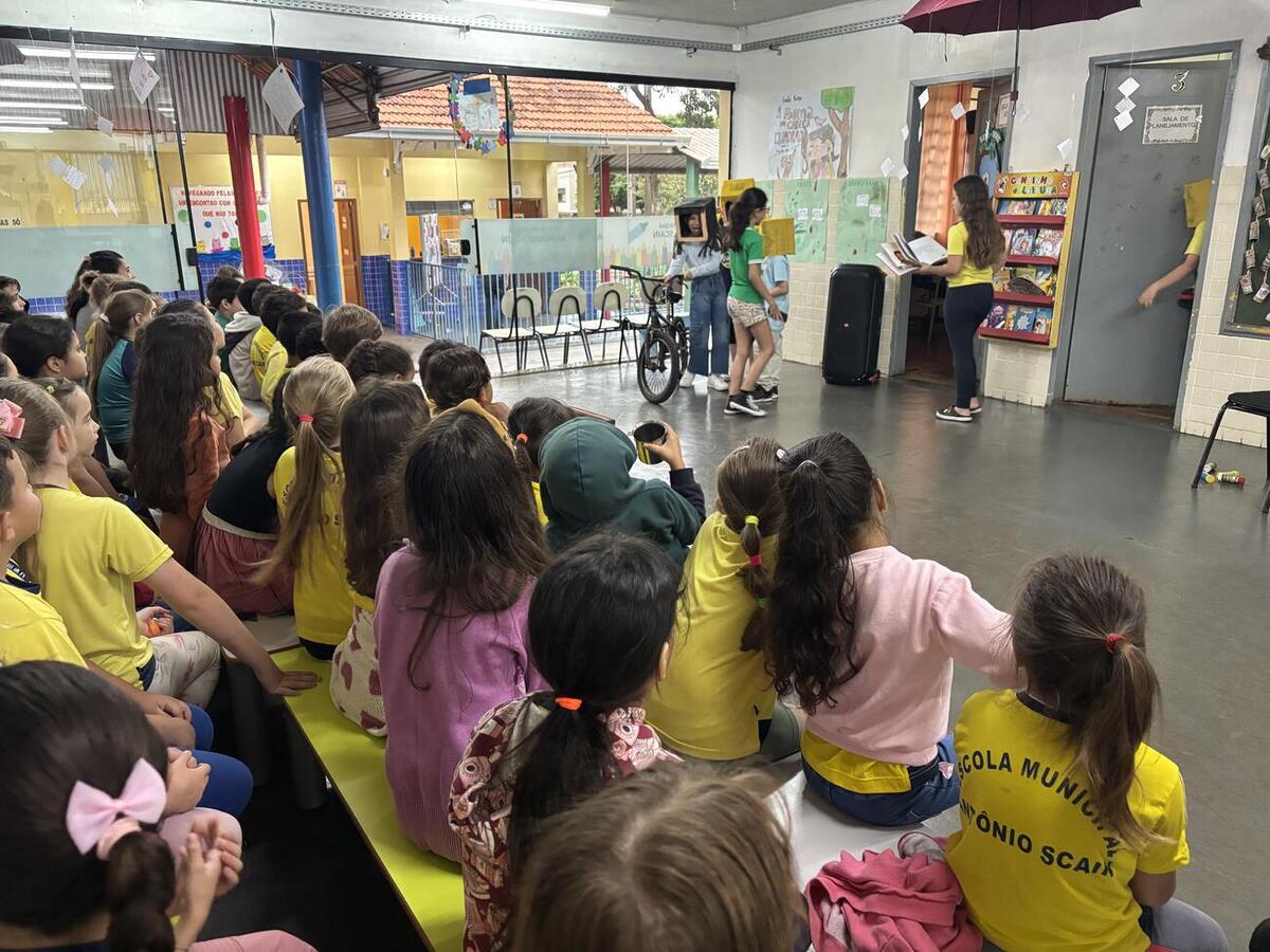 Evento envolveu todas as turmas da instituição em quatro estações de leitura e atividades lúdicas