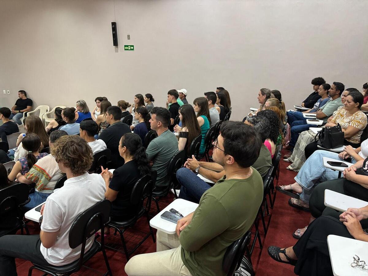 O curso foi concluído com aproximadamente 80 alunos matriculados e 60 presentes na cerimônia