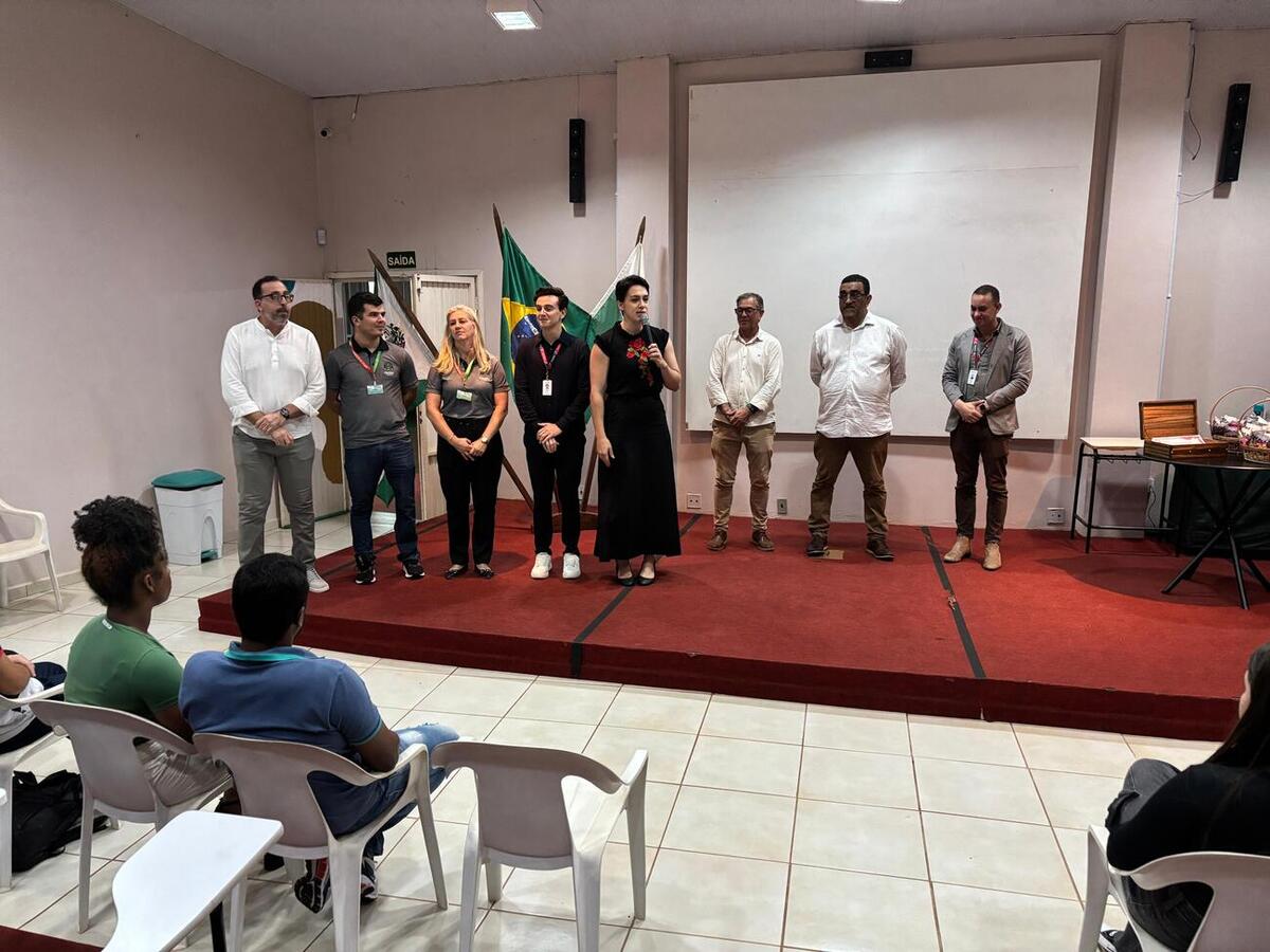 O curso foi concluído com aproximadamente 80 alunos matriculados e 60 presentes na cerimônia