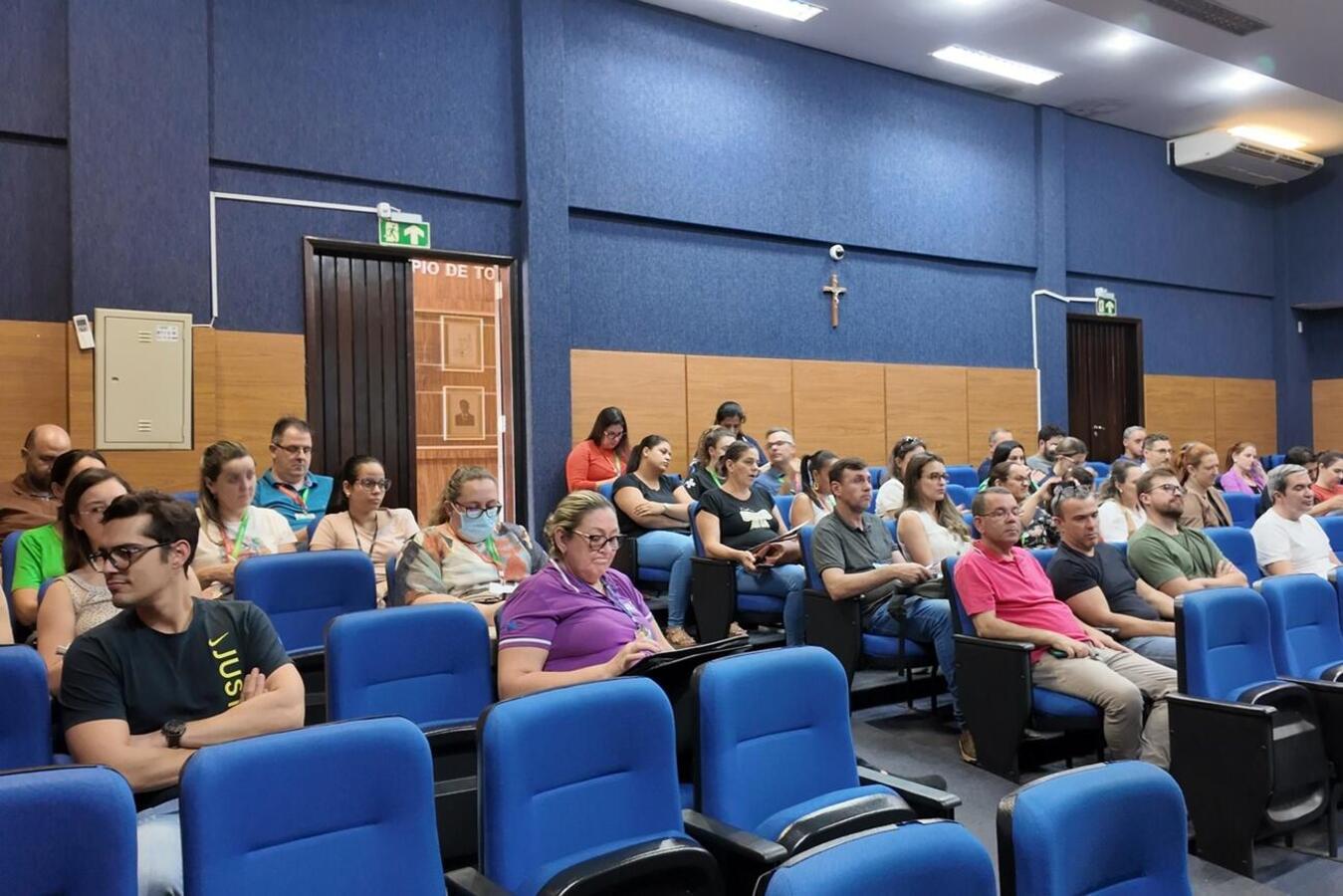 Encontro nesta segunda (3) teve o objetivo de orientar gerentes, coordenadores e diretores sobre repasse correto de dados em questionário elaborado pelo TCEPR