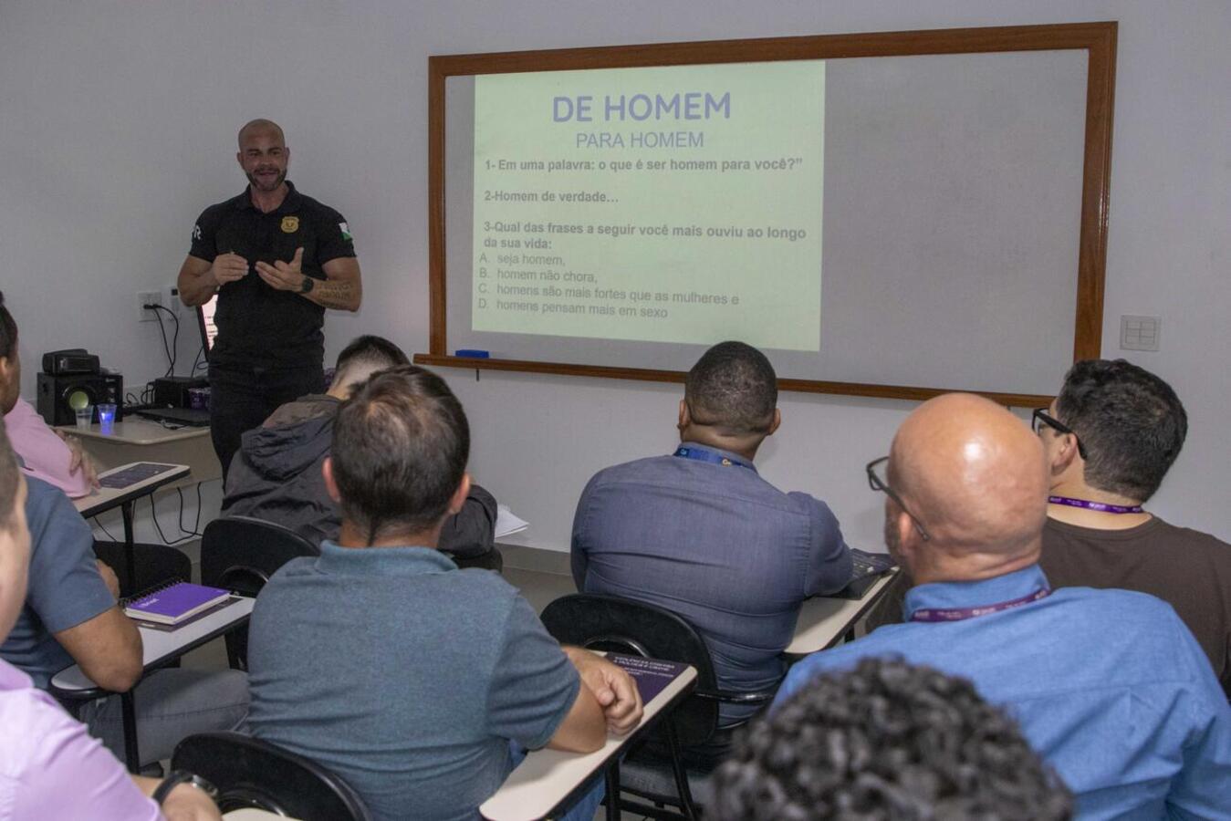 Assunto foi tratado em conversa do delegado Leandro Stabile com colaboradores da Prati-Donaduzzi; evento ocorreu nesta segunda (24), nas dependências da empresa