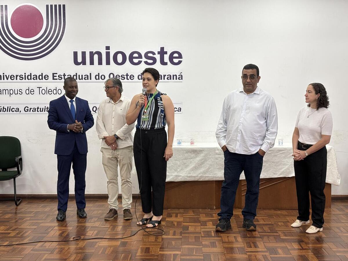 Foi realizada, na manhã de sábado (22), a formatura do curso básico de português para migrantes e de crioulo haitiano para servidores municipais