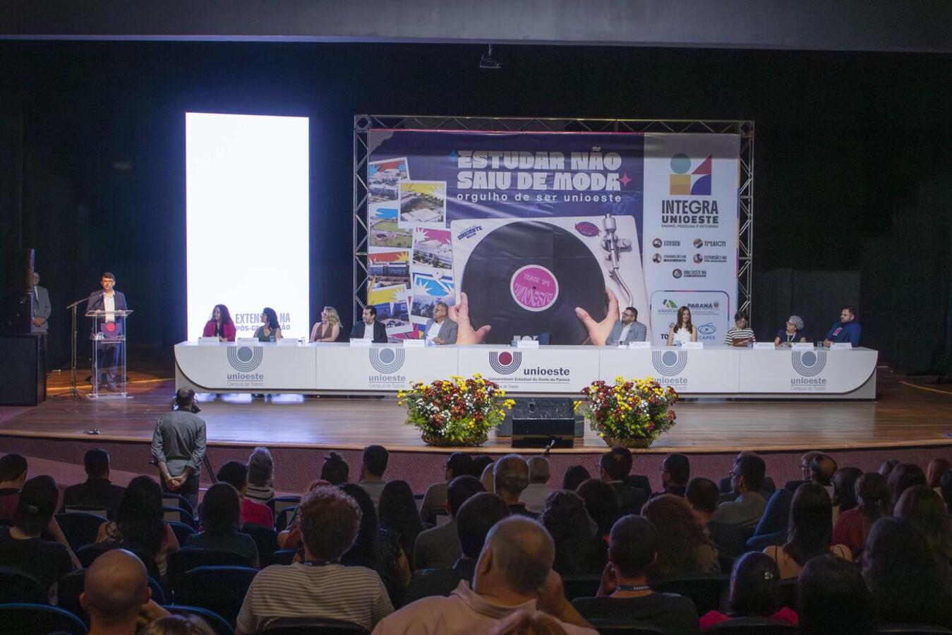 Serão cinco dias de programação, com palestras, mesas-redondas, oficinas, apresentações de trabalhos, relatos de experiências e atividades culturais