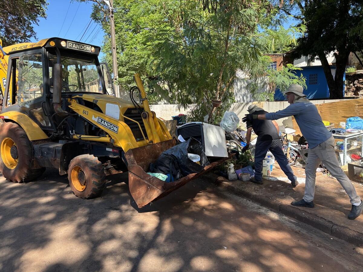 Equipe da pasta recolheu materiais descartados próximo ao Rio Toledo e à Estação de Tratamento, nas imediações do Piá Ambiental