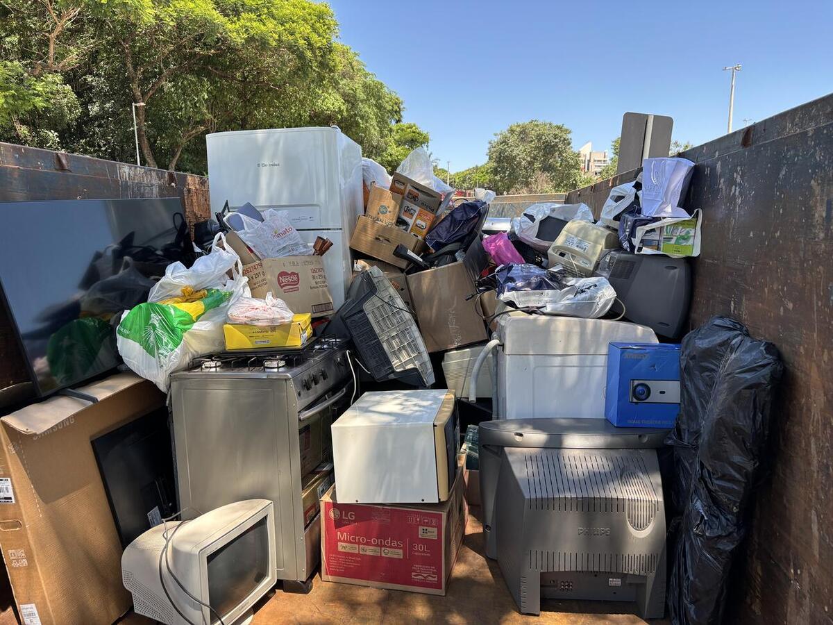 Ação coletou grande volume de equipamentos que foram destinados para a Associação dos Catadores de Recicláveis de Toledo (Acatol)