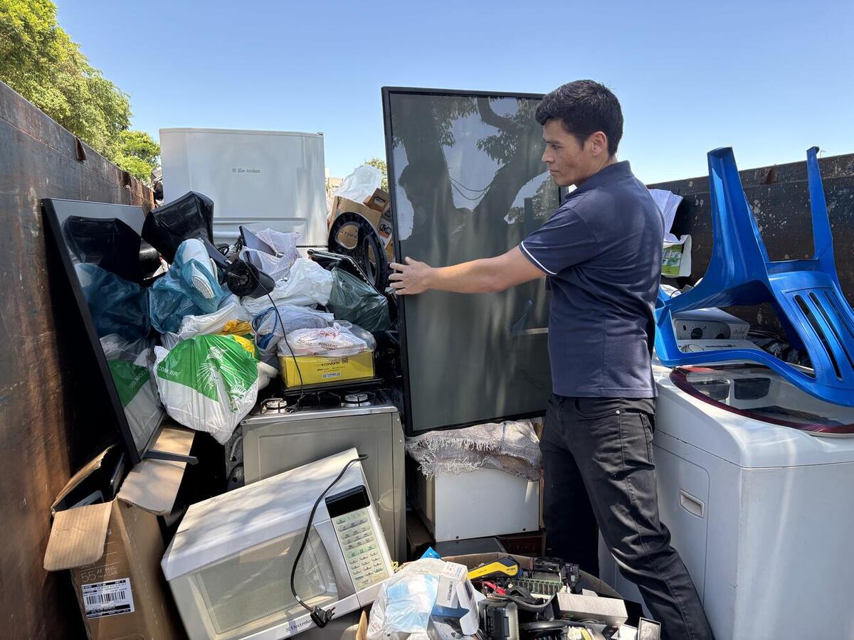 Ação coletou grande volume de equipamentos que foram destinados para a Associação dos Catadores de Recicláveis de Toledo (Acatol)