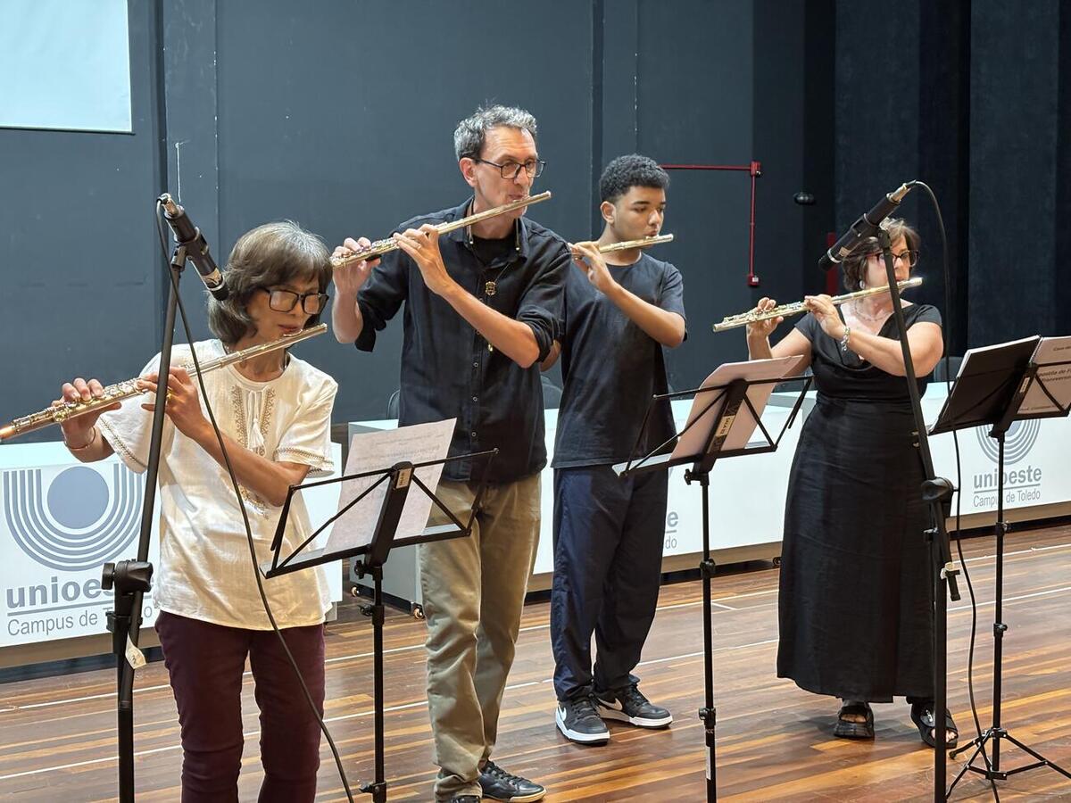 Aproximadamente 60 alunos apresentaram diversas músicas no primeiro dia de recitais da Secretaria da Cultura