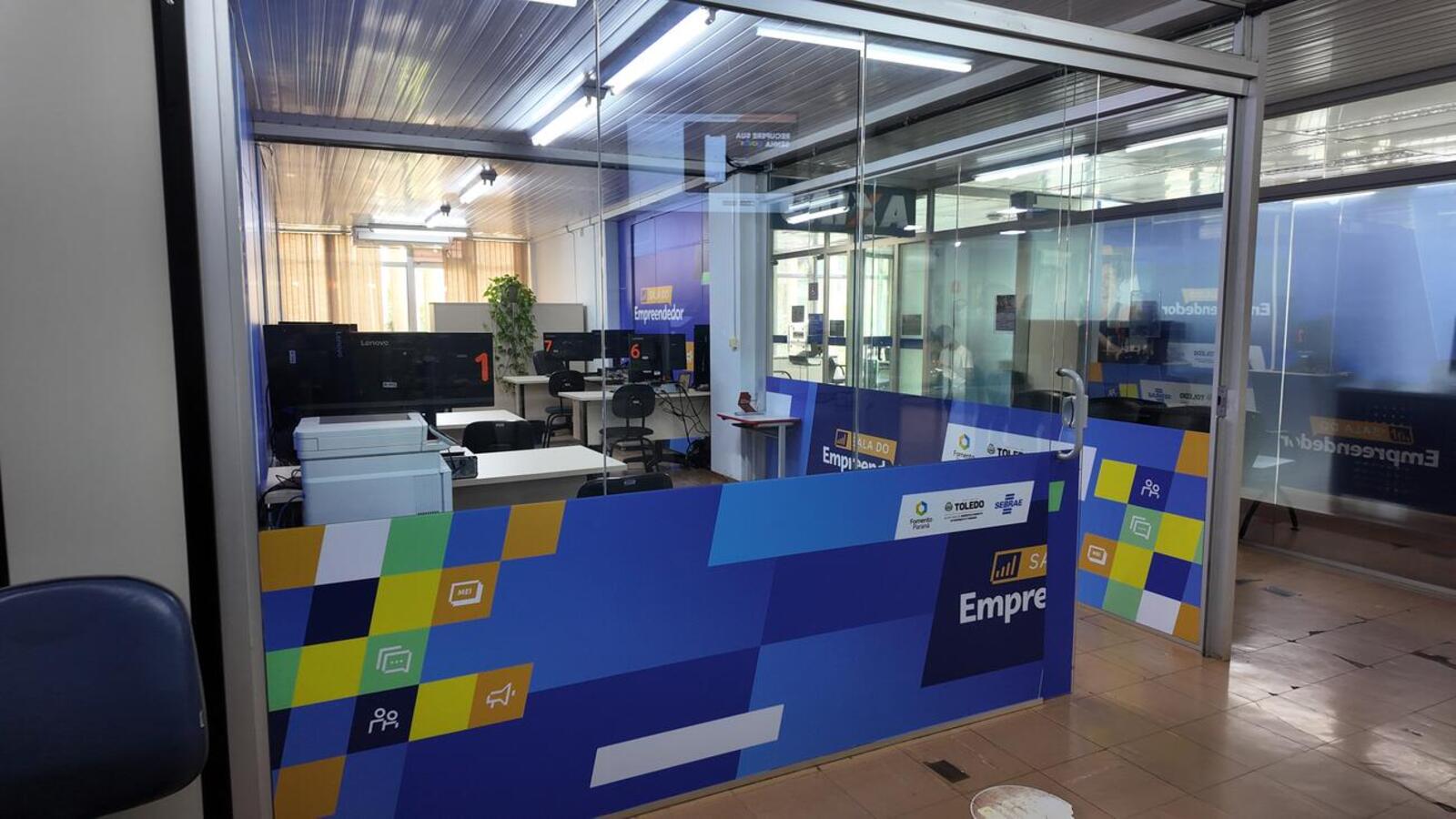Quem receber mensagens suspeitas por e-mail, SMS ou WhatsApp, deve procurar se informar nos sites oficiais ou no próprio espaço, localizado no Paço Municipal