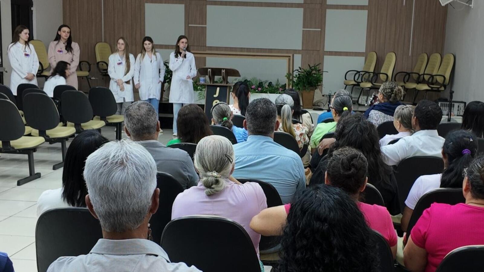Na noite de segunda-feira (3), a Igreja Assembleia de Deus da Vila Boa Esperança recebeu uma palestra para idosos, tratando do tema doenças crônicas