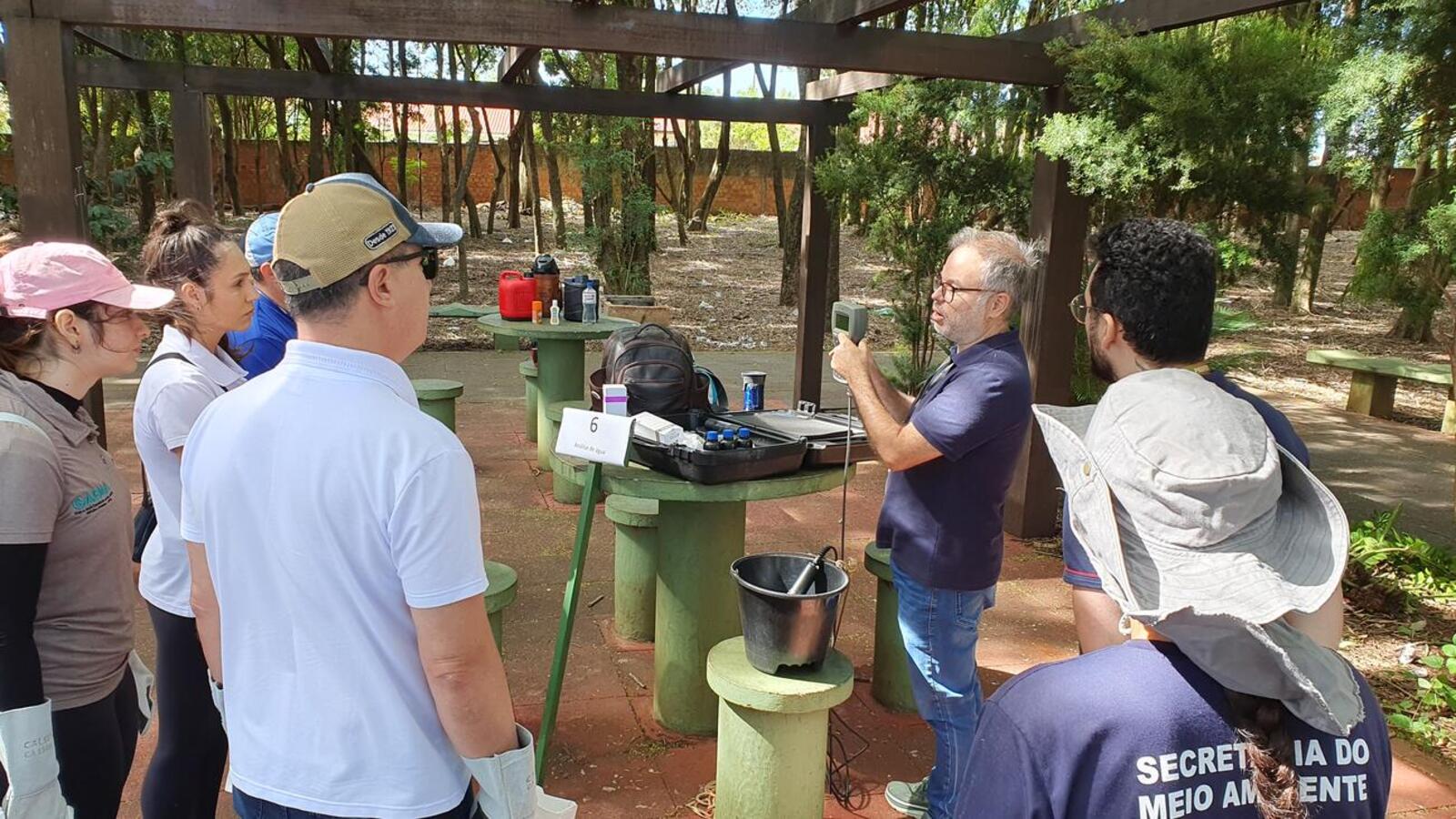 Mais de 100 pessoas participaram, na manhã desta quinta (27), da primeira atividade alusiva à data, realizada na nascente do rio