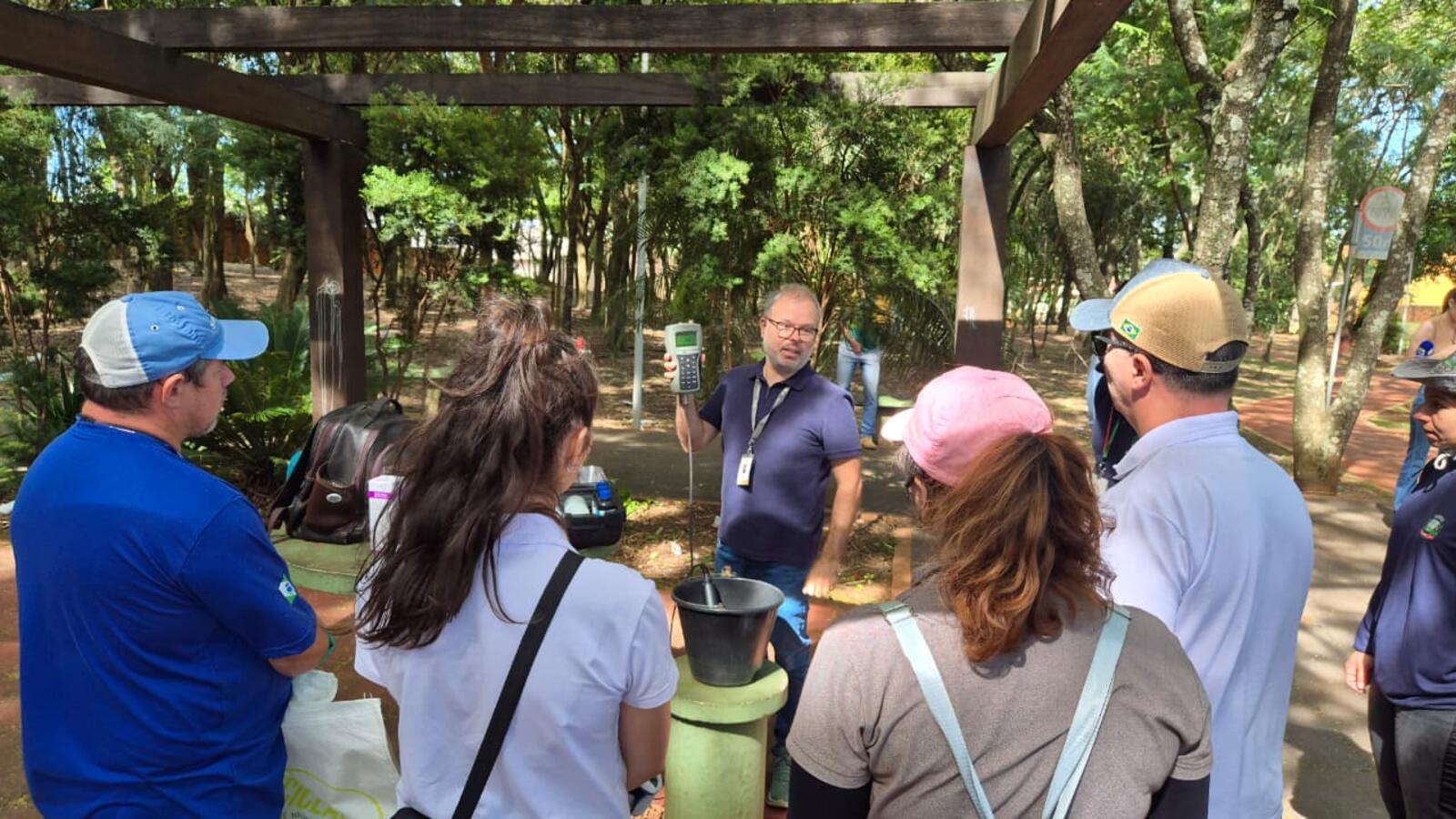 Mais de 100 pessoas participaram, na manhã desta quinta (27), da primeira atividade alusiva à data, realizada na nascente do rio