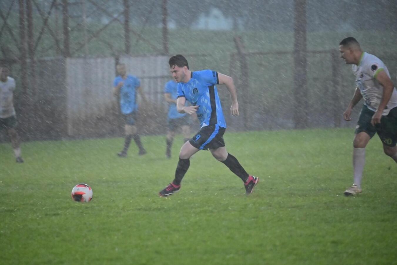 Das 35 partidas previstas para o último sábado (1º), 23 foram concluídas, 3 precisaram ser paralisadas e 9 sequer iniciaram, sendo transferidas para outra data (Crédito: Mauro Bianchi/Lance a Lance)
