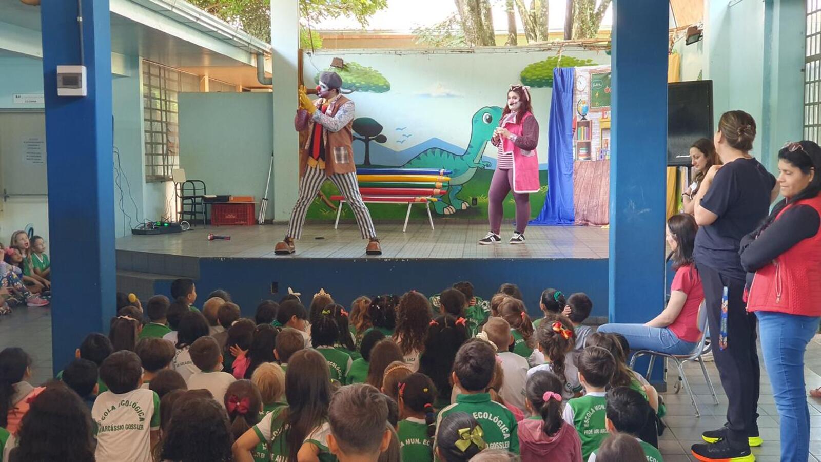 Projeto apresentou, nesta terça-feira (18), a peça “Mistério à Vista: Desvendando um Caso de Bullying”, com sessões nos períodos matutino e vespertino