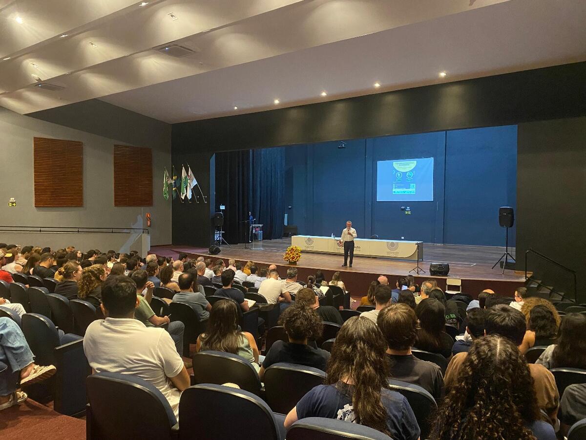 Evento realizado nesta segunda-feira (10), no câmpus Toledo da Unioeste, discutiu potencialidades e desafios do setor
