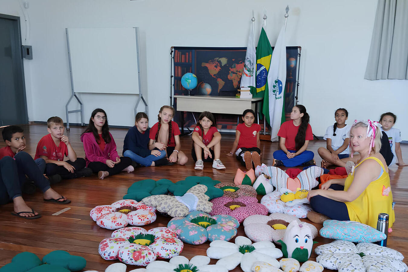 Realizadas nos períodos da manhã e da tarde na Escola Osvaldo Cruz, contações de história nesta terça-feira (18) marca término de atividade do projeto neste ano