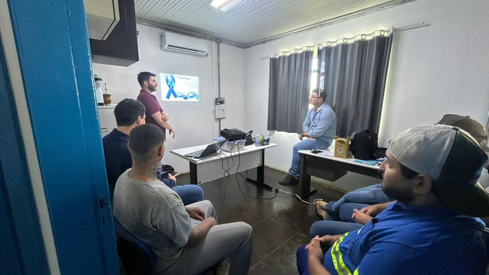 Ação destacou a importância dos exames preventivos e do diagnóstico precoce do câncer de próstata entre trabalhadores da cooperativa