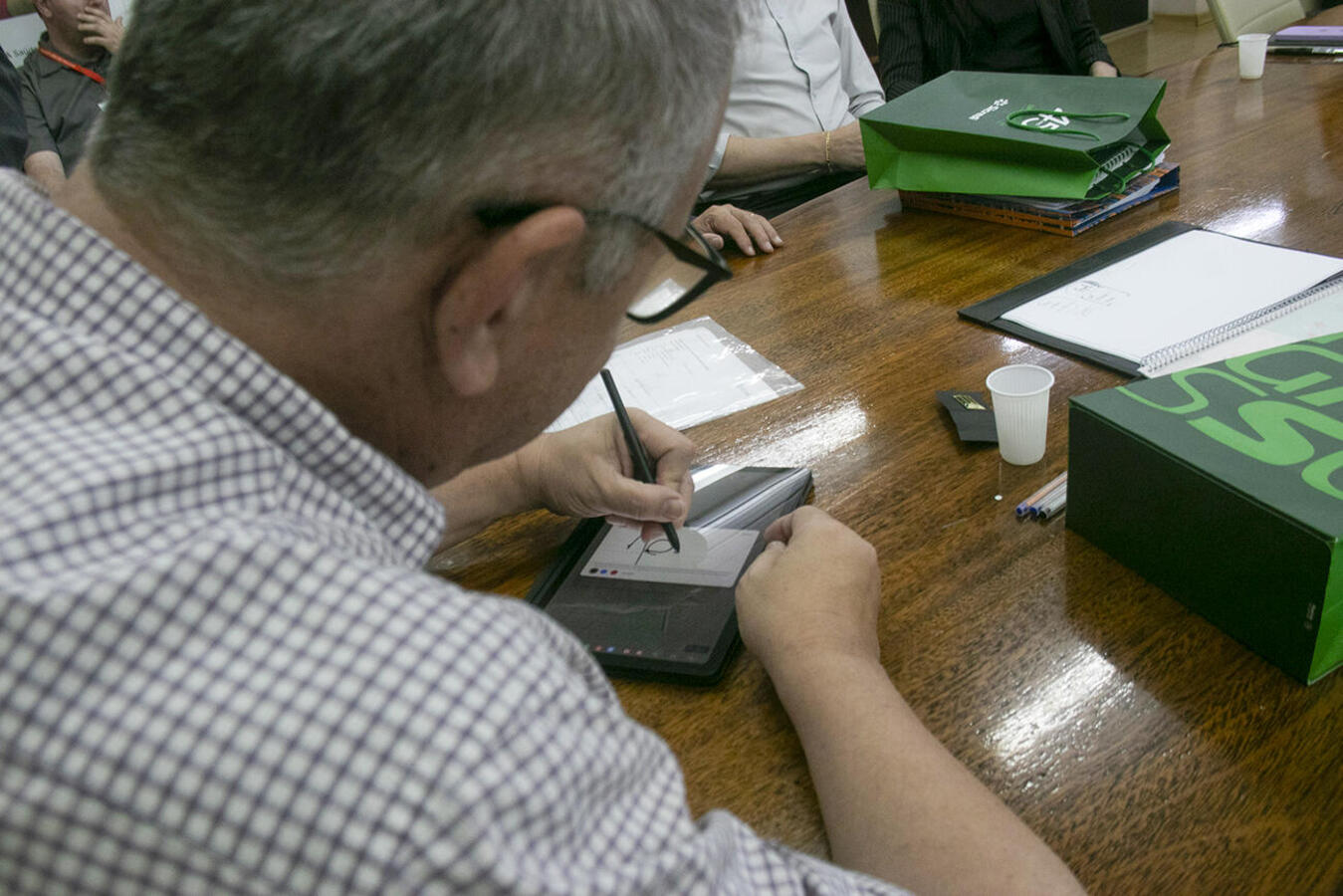 Executivos da cooperativa estiveram na tarde desta terça (16), na Sala de Reuniões do Gabinete do Prefeito, para formalizar o vínculo com a administração municipal