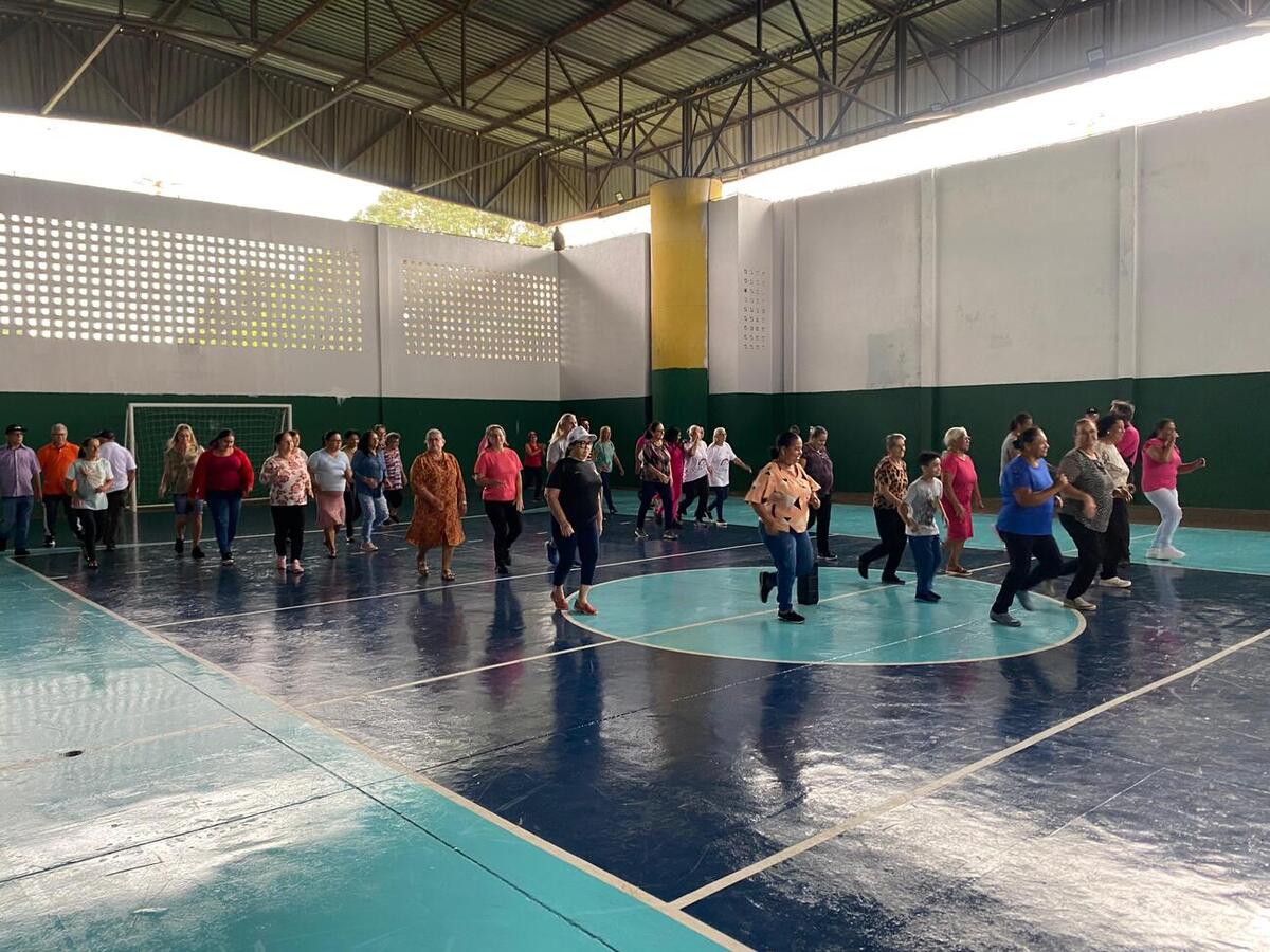 Na manhã desta quarta-feira (10) o grupo “Mãos que acolhem” realizou uma confraternização para comemorar um ano de existência