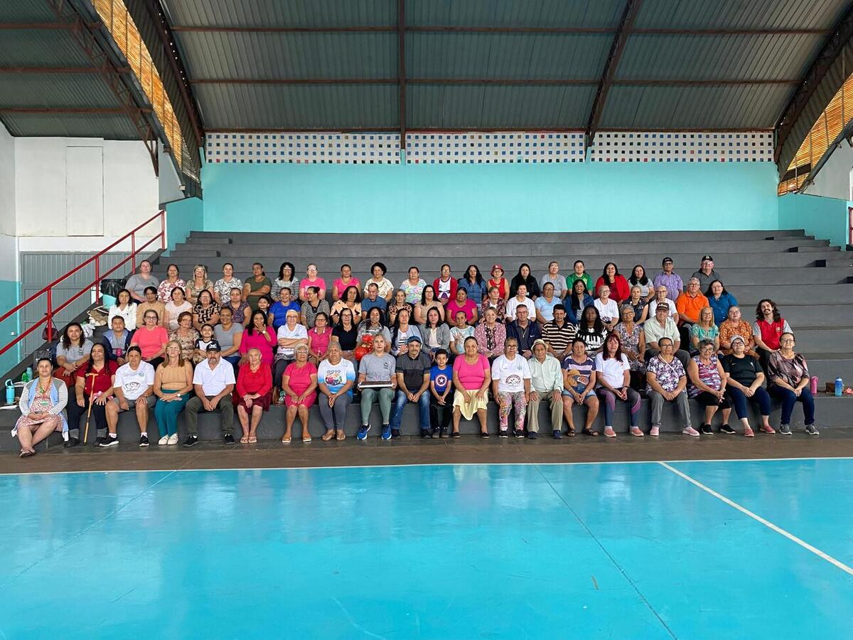 Na manhã desta quarta-feira (10) o grupo “Mãos que acolhem” realizou uma confraternização para comemorar um ano de existência
