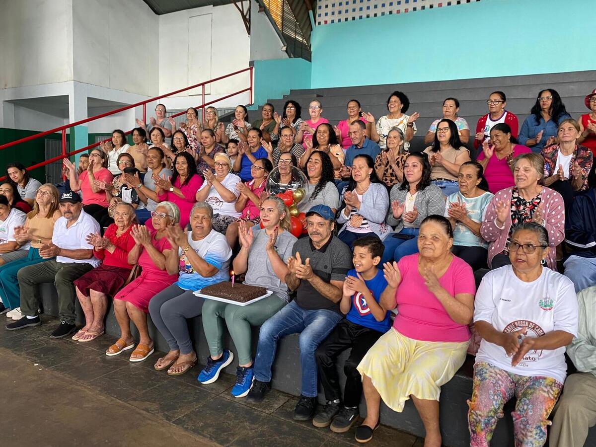 Na manhã desta quarta-feira (10) o grupo “Mãos que acolhem” realizou uma confraternização para comemorar um ano de existência