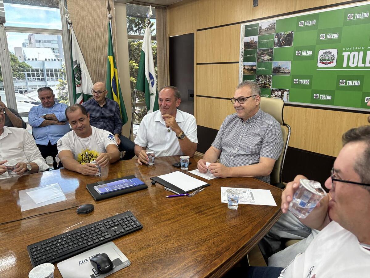 Durante visita à Prefeitura, nesta segunda (22), Léo Linck destinou cerca de R$ 15 mil aos fundo municipais da Criança e do Adolescente e da Pessoa Idosa 